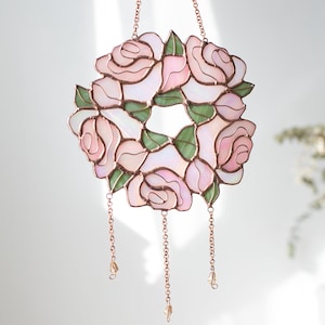 Suncatcher Pink Roses Wreaths Stained glass window Birth flower gift Gift for sister Outdoor decor Suncatchers Spring decor Glass art
